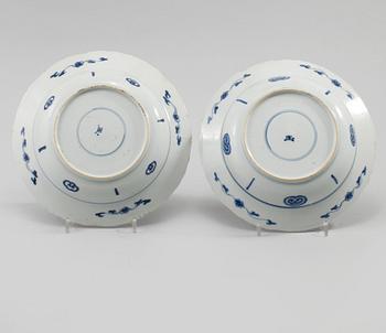 TALLRIKAR, ett par snarlika, porslin, Kina, Kangxi, (1662-1722).