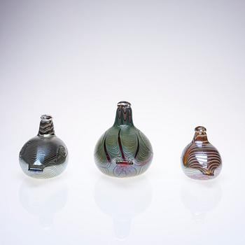 FIGURIINEJÄ, 3 kpl, lasia, signeerattu O.Toikka Nuutajärvi.