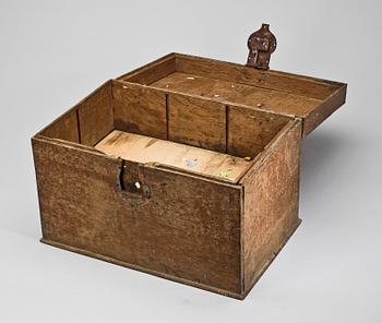 KISTA MED VERKTYG, troligen 1700-tal.