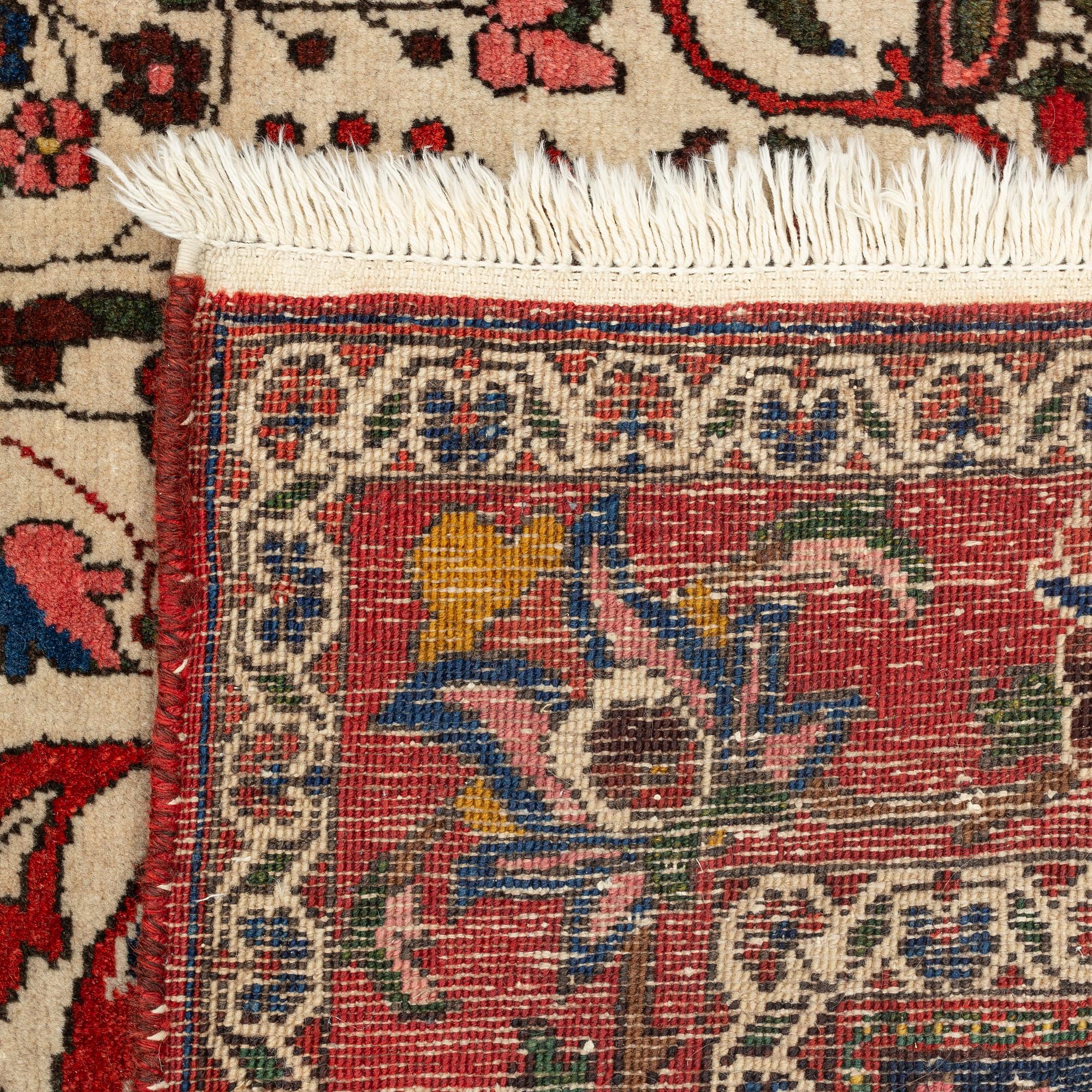 A carpet, Bakthiari, circa 214 x 136 cm.