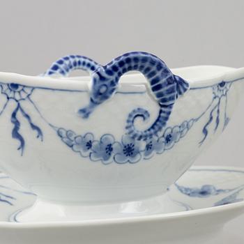Harriet Bing, a 50-piece porcelain dinner and coffee service, "Empire", Bing & Grøndahl, Danmark.