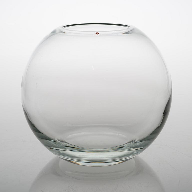a 'Globus' vase by Timo Sarpaneva, signed and numbered 20/1986.