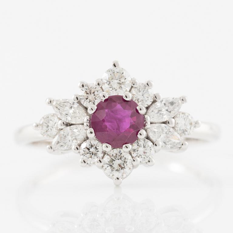 Ring 14K white gold with a ruby and brilliant- and marquise-cut diamonds.