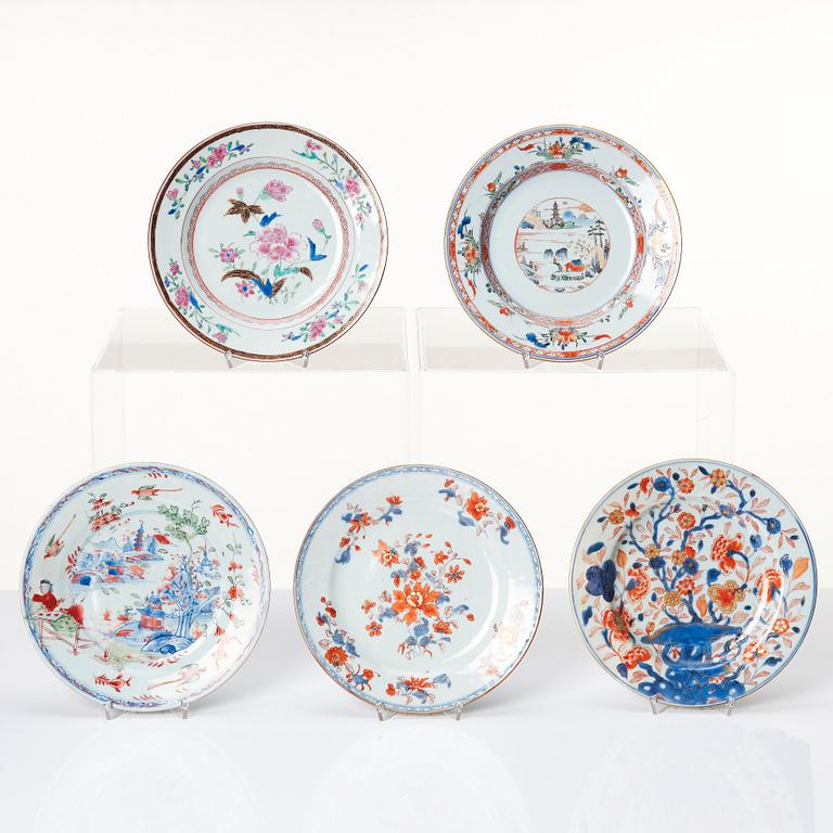 Tallrikar, 14 stycken, kompaniporslin. Qingdynastin, 1700-tal.
