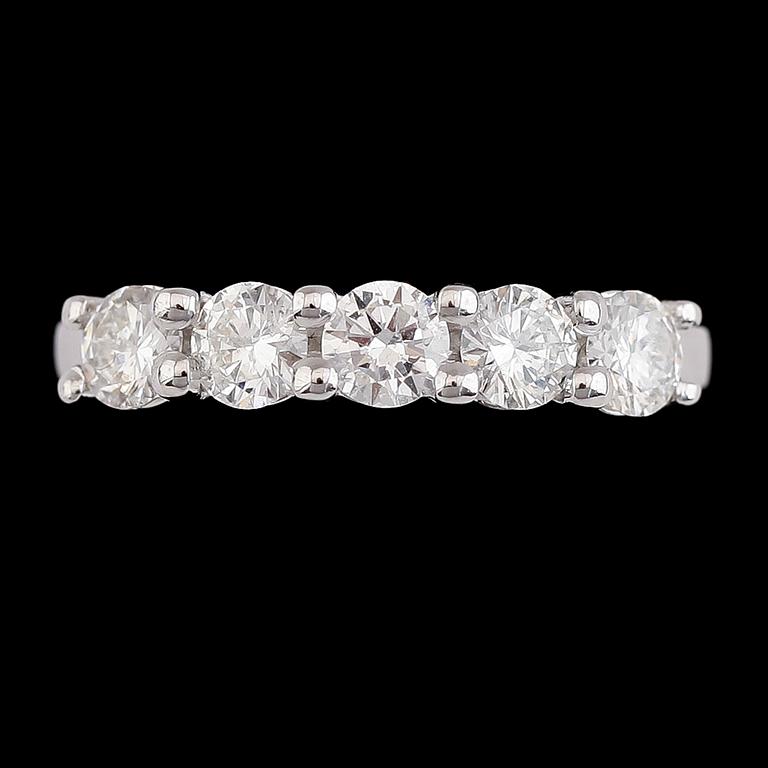 RING, 18K vitguld, briljantslipade diamanter tot ca 1.05 ct. Vikt ca 4 g.