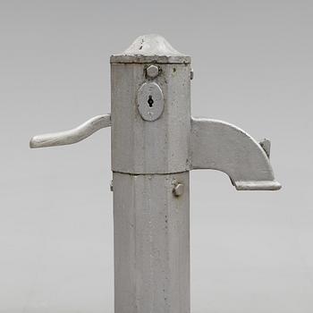 TRÄDGÅRDSPUMP, gjutjärn, 1900-talets första hälft.