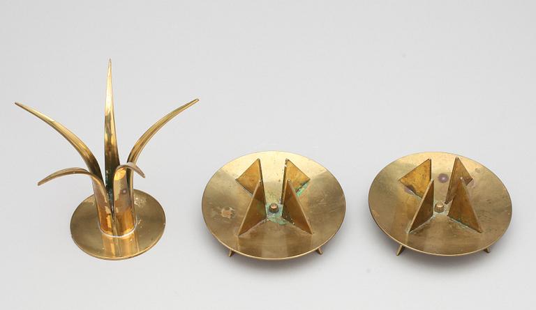 LJUSSTAKAR, 3 st, mässing, bland annat Pierre Forssell, Skultuna, 1900-talets andra hälft.