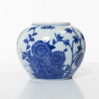 A Chinese blue and white porcelain brush washer, Qing dynasty, 18th century.