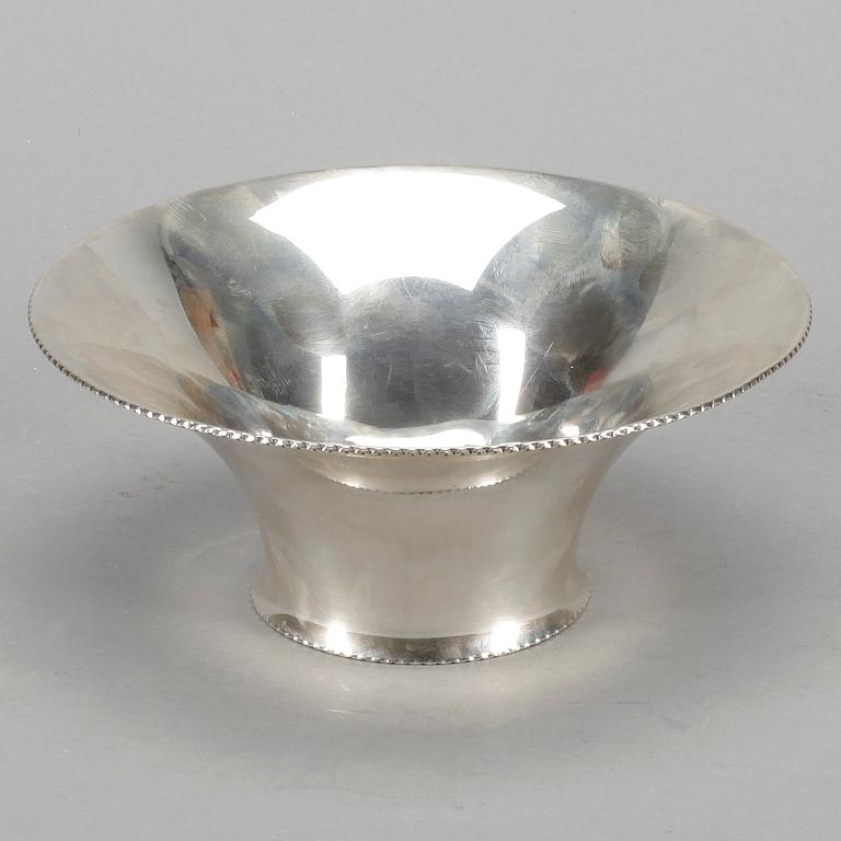 SKÅL, silver, C G Hallberg, Stockholm, 1937. Vikt ca 124 gram.