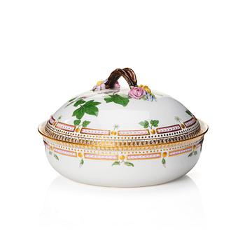 453. A Royal Copenhagen 'Flora Danica' vegetable tureen with cover, Denmark, early 20th Century.