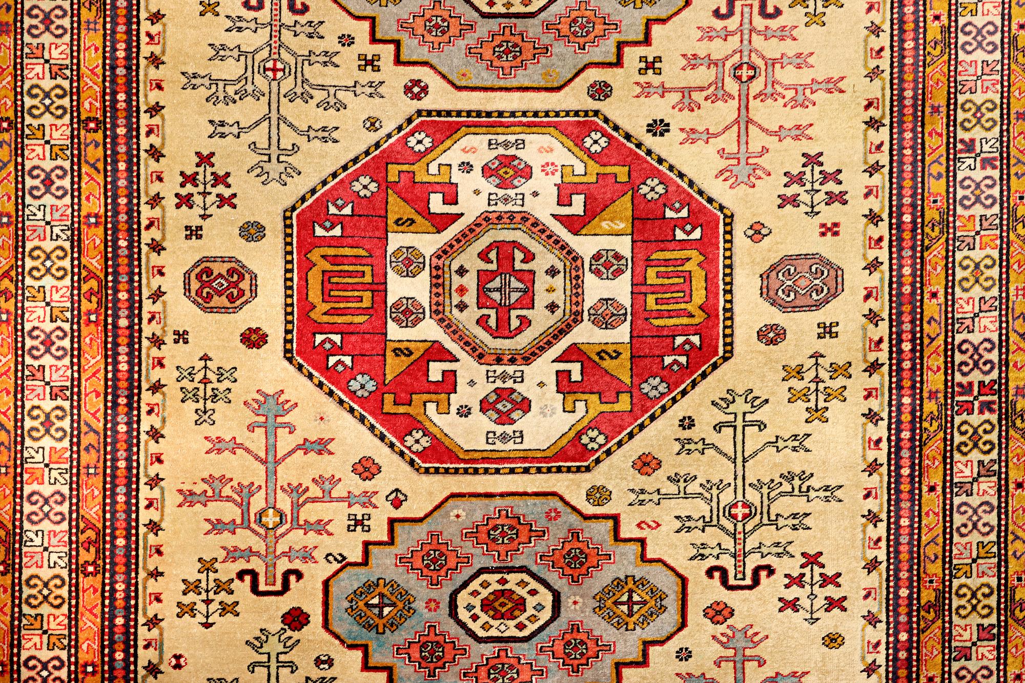 An Ardebil carpet, c. 310 x 192 cm.
