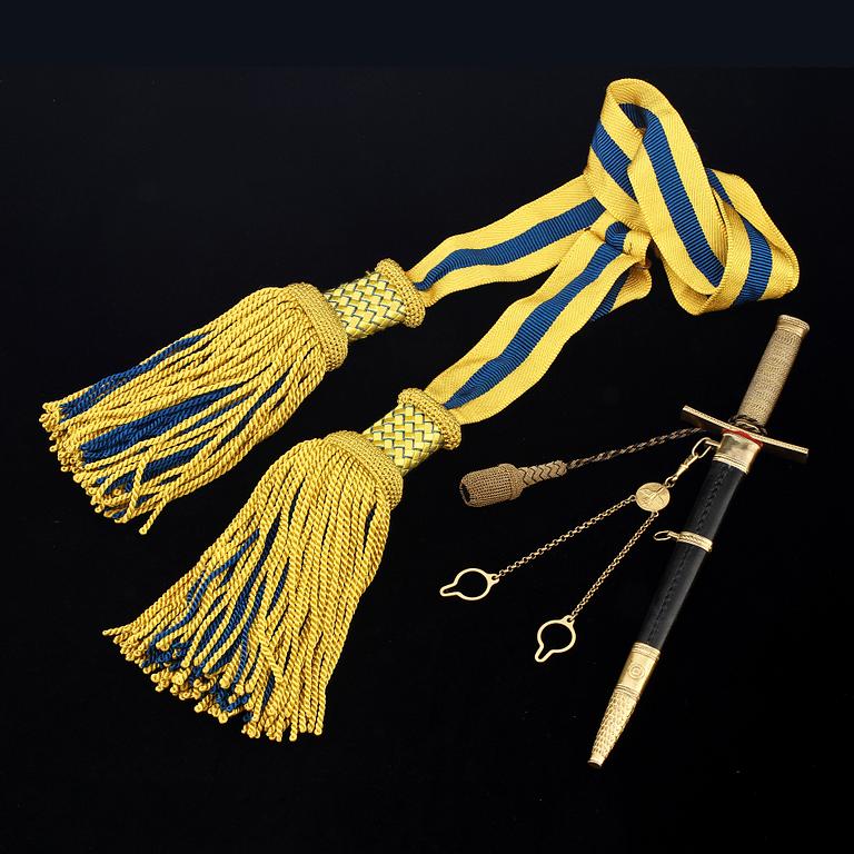 FLYGVAPNETS STICKERT, "modell 1930-52", samt PARADBÄLTE, 1900-tal.