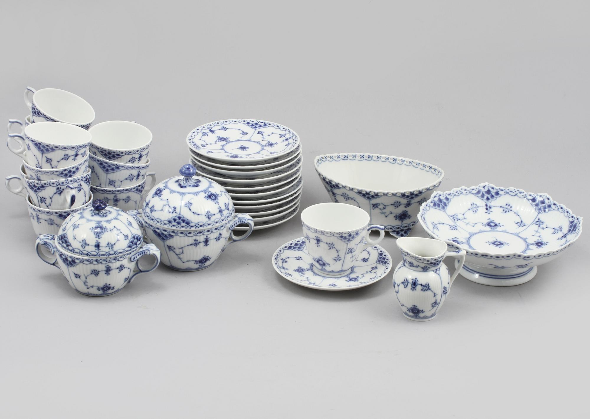 KAFFESERVIS, 17 delar, porslin, "Musselmalet", Royal Copenhagen, 1900-talets andra hälft.
