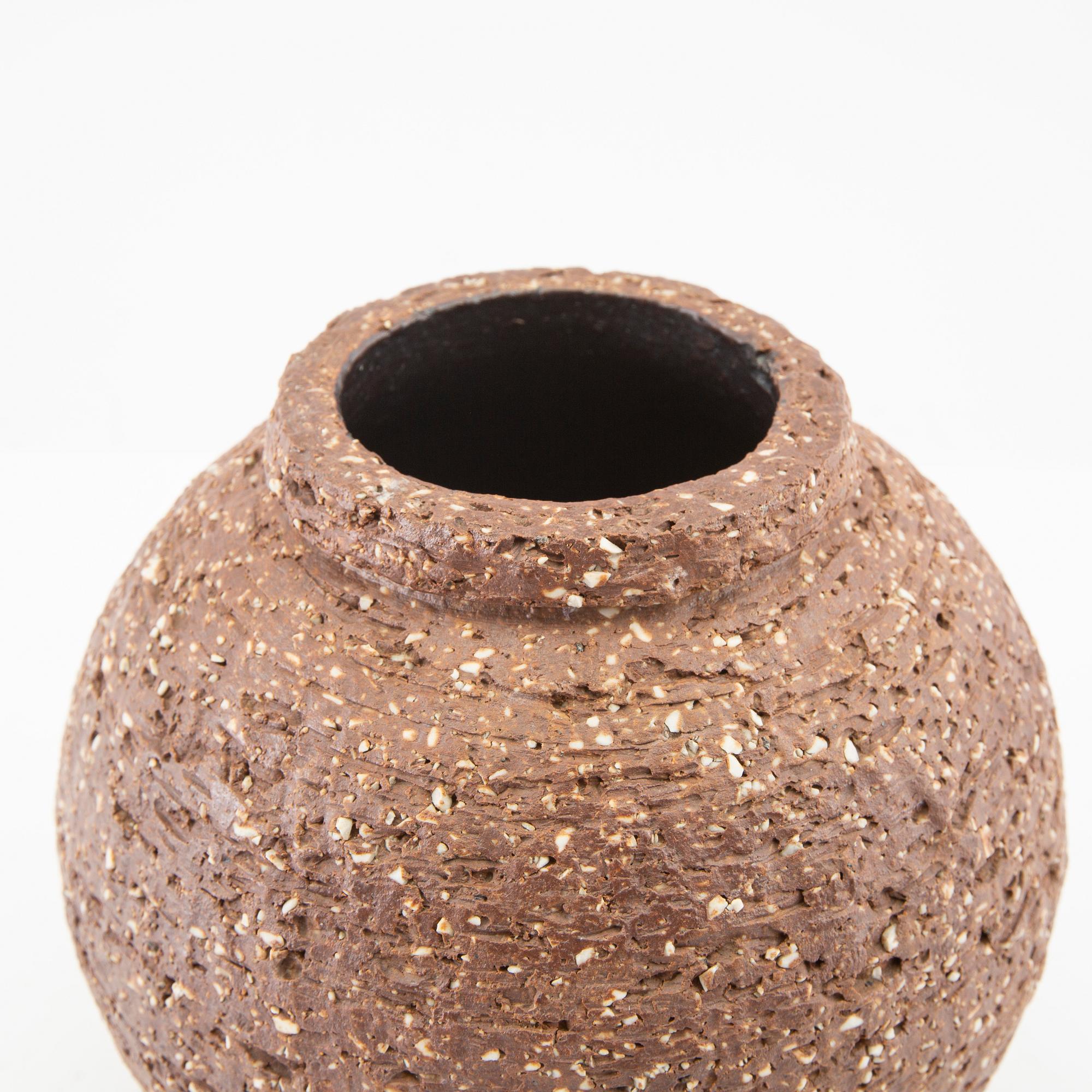 Gunnar Nylund, vas signerad Rörstrand/Lidköping chamotte.