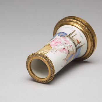 VAS, kompaniporslin med bronsmontering. Qingdynastin, Qianlong (1736-95).