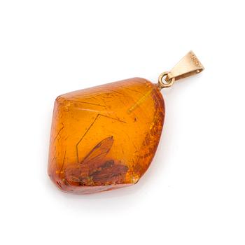 HÄNGE i  bärnsten med en insekt.