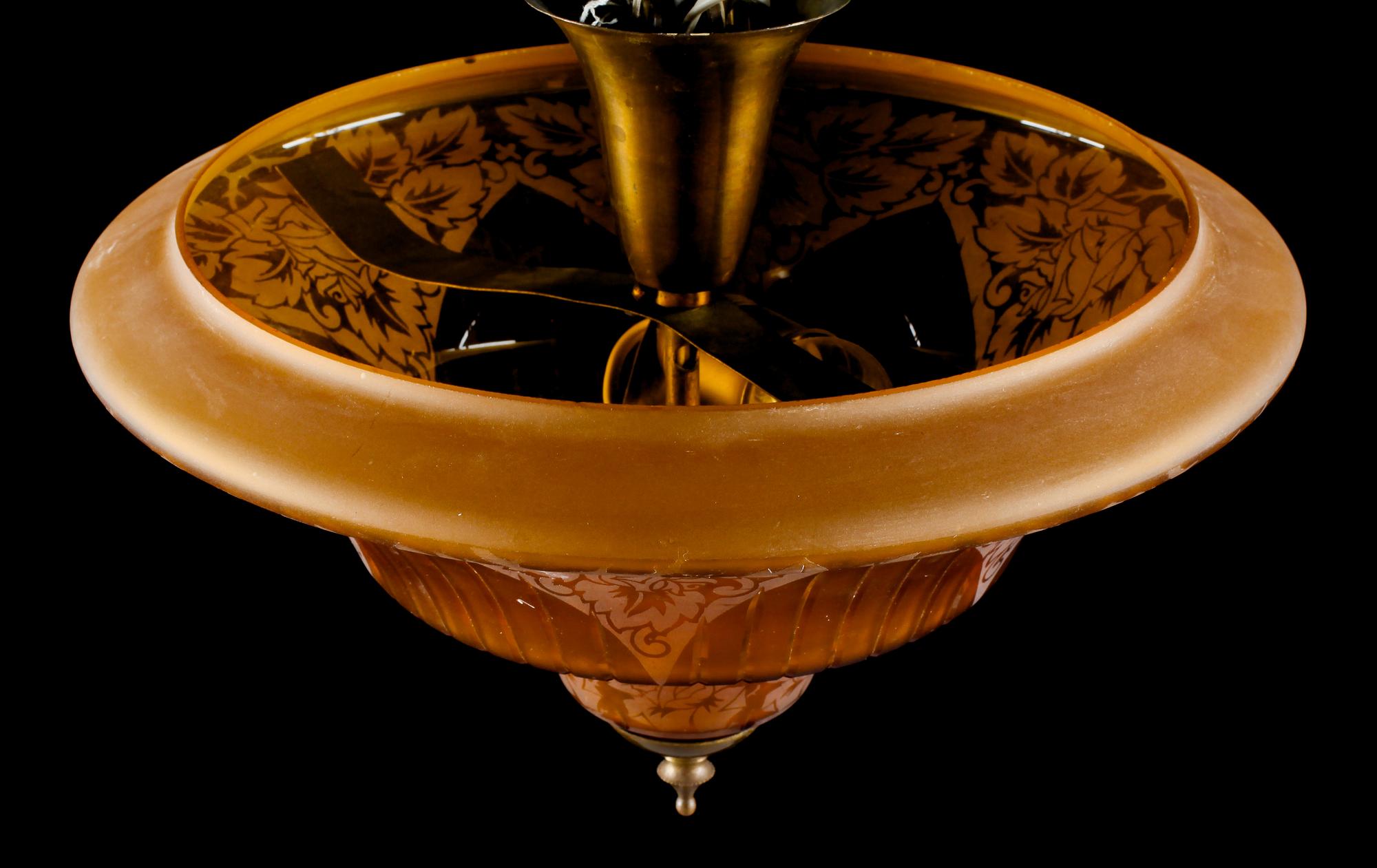 TAKLAMPA, 1900-talets andra kvartal. Höjd ca 28 cm.