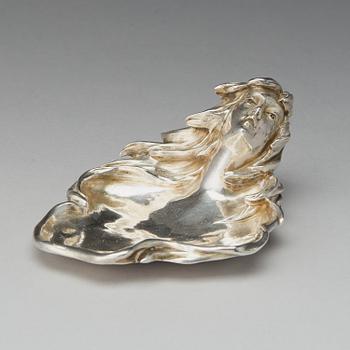 K. Fabergé, fat, silver, Moskva 1897-1908. Hovleverantörsstämpel samt ristat inventarienummer 15649. Art-Nouveau.