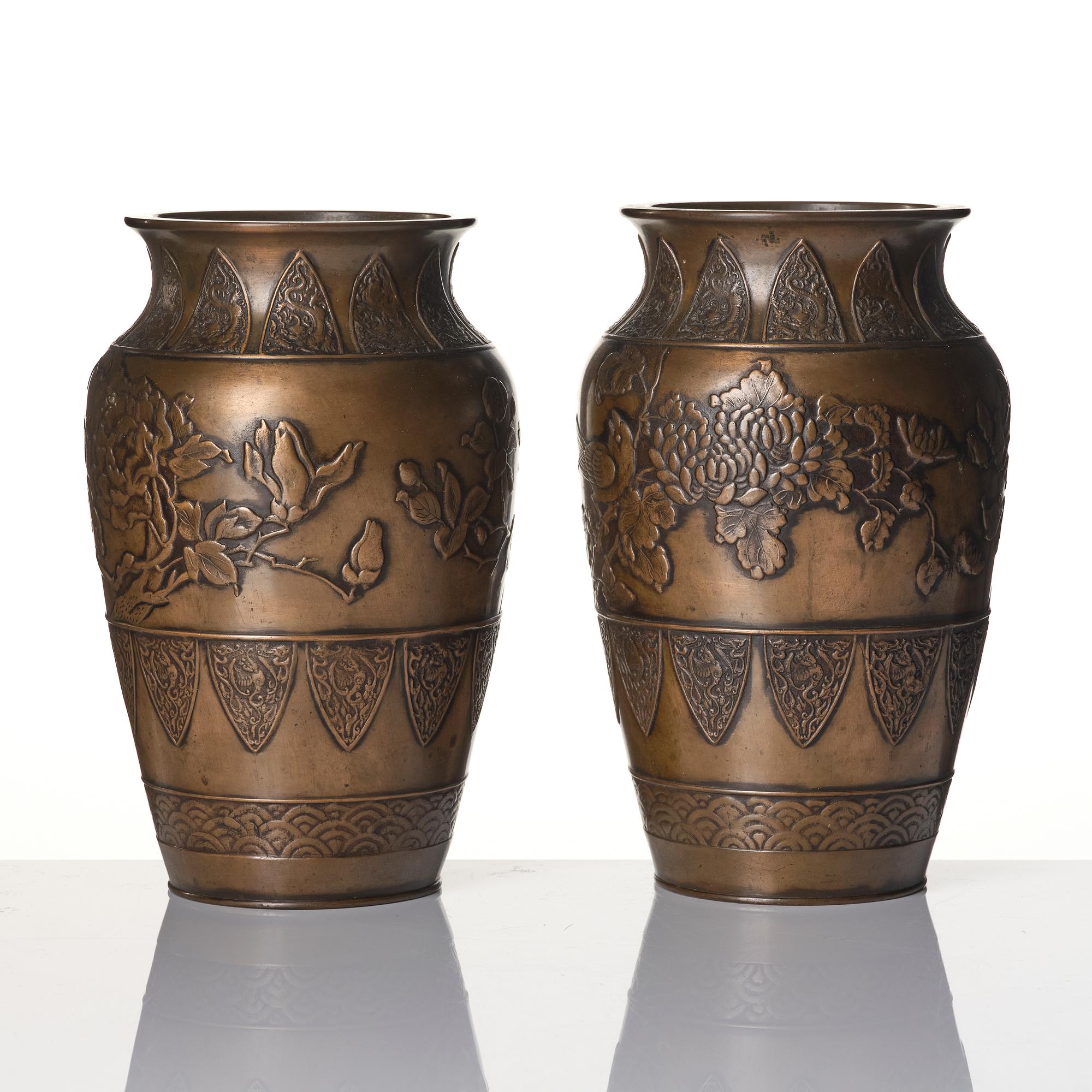 Vases, a pair, bronze, Japan, 20th century.