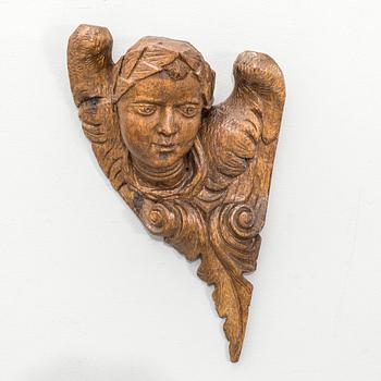 A WOODEN SCULPTURE, 18/19th century.