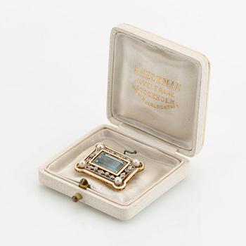 An 18K gold and enamel brooch set with a faceted aquamarine, pearls and old-cut diamonds.