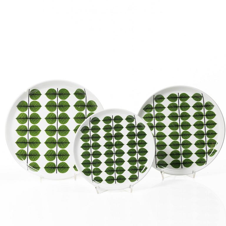 Stig Lindberg, 56 'Berså' service pieces in bone china and earthenware, Gustavsberg.