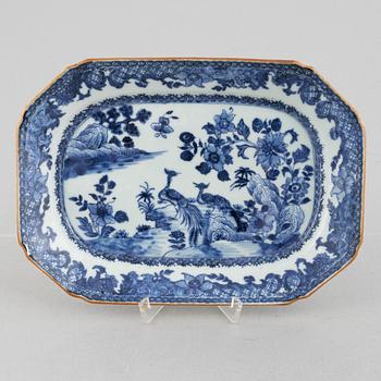 A blue and white porcelain serving dish, China, Qianlong (1736-95).