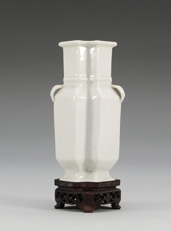 A blanc de chine double gourd vase, Qing dynasty.