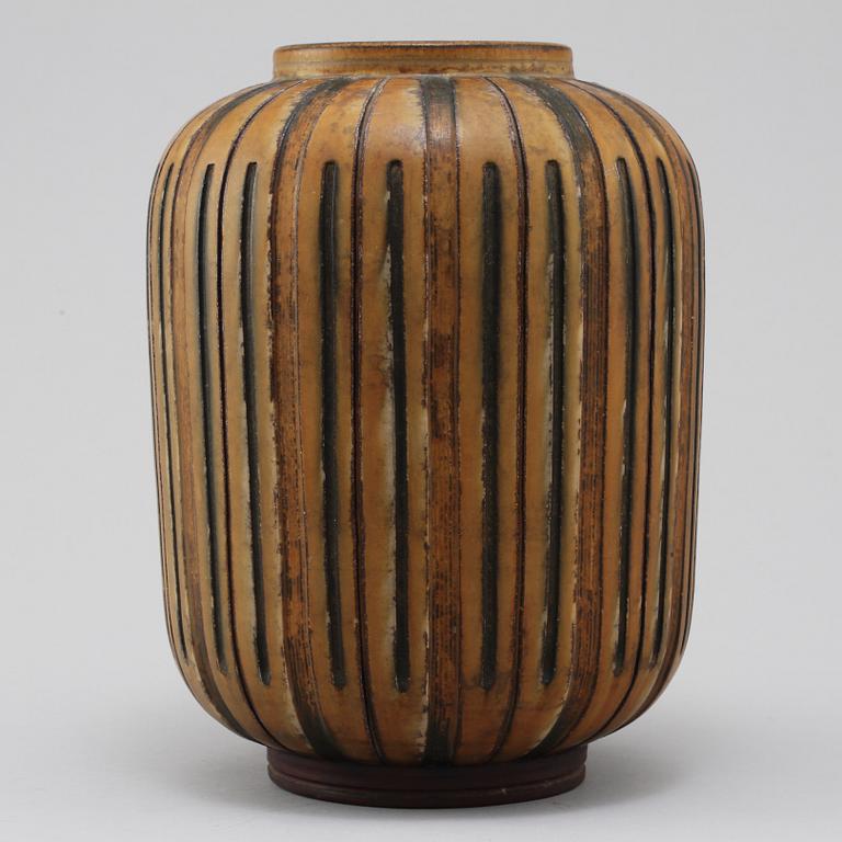 A Wilhelm Kåge 'Farsta' stoneware vase, Gustavsberg Studio 1954.