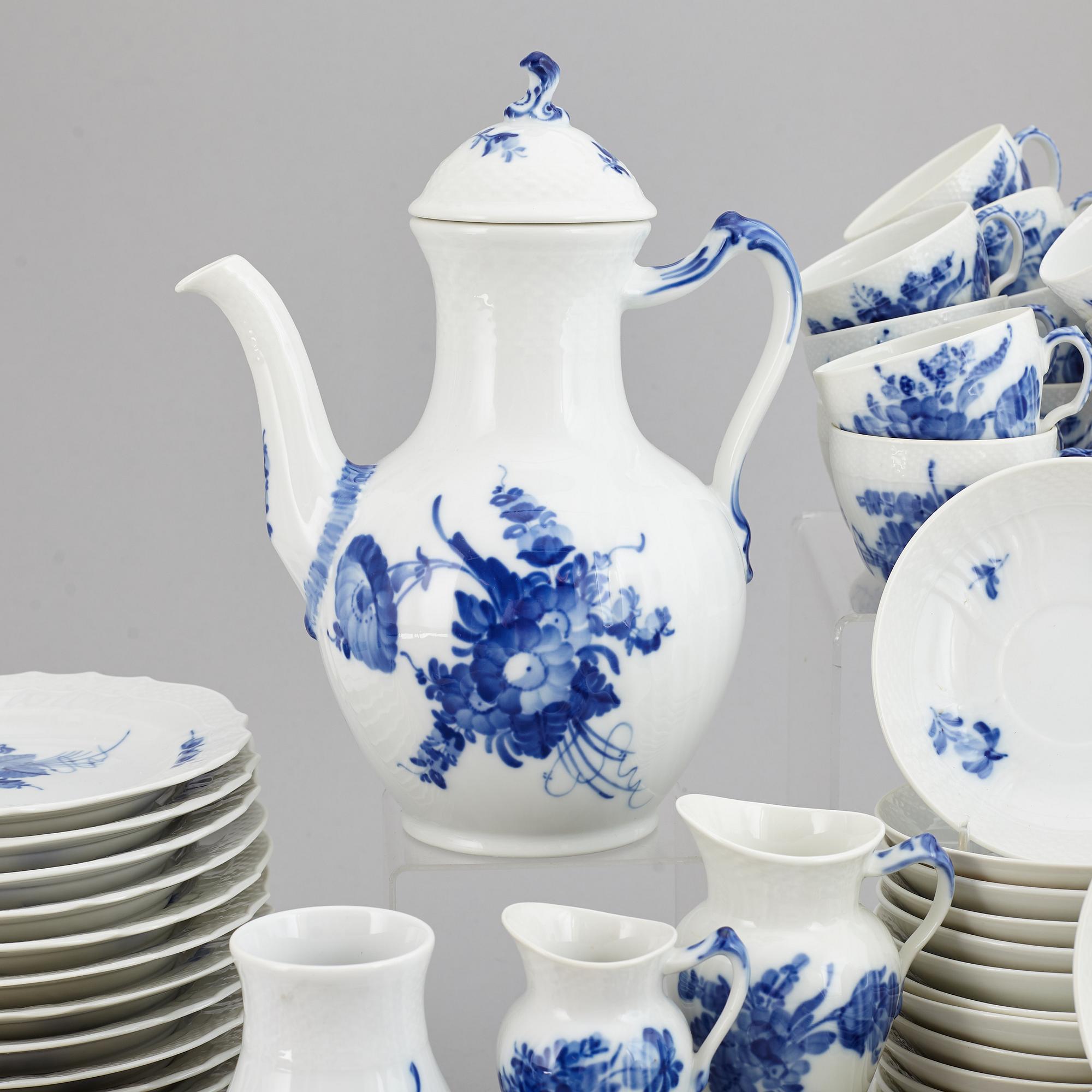 ROYAL COPENHAGEN, a 'Blå Blomst' part coffee and tea service, Denmark (62 pieces).