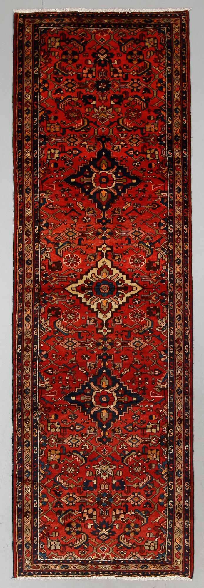 MATTA, Hamadan, ca 330 x 103 cm.