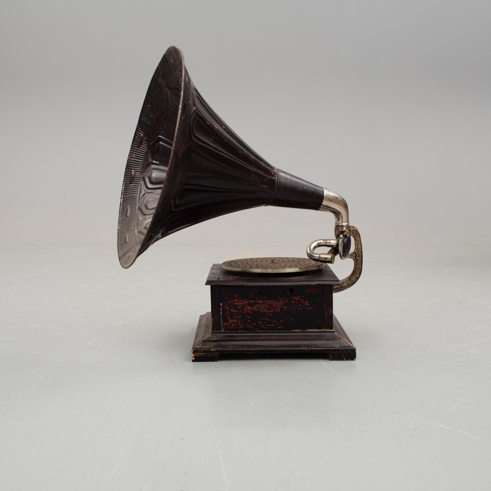 TRATTGRAMMOFON, 1900-talets början.