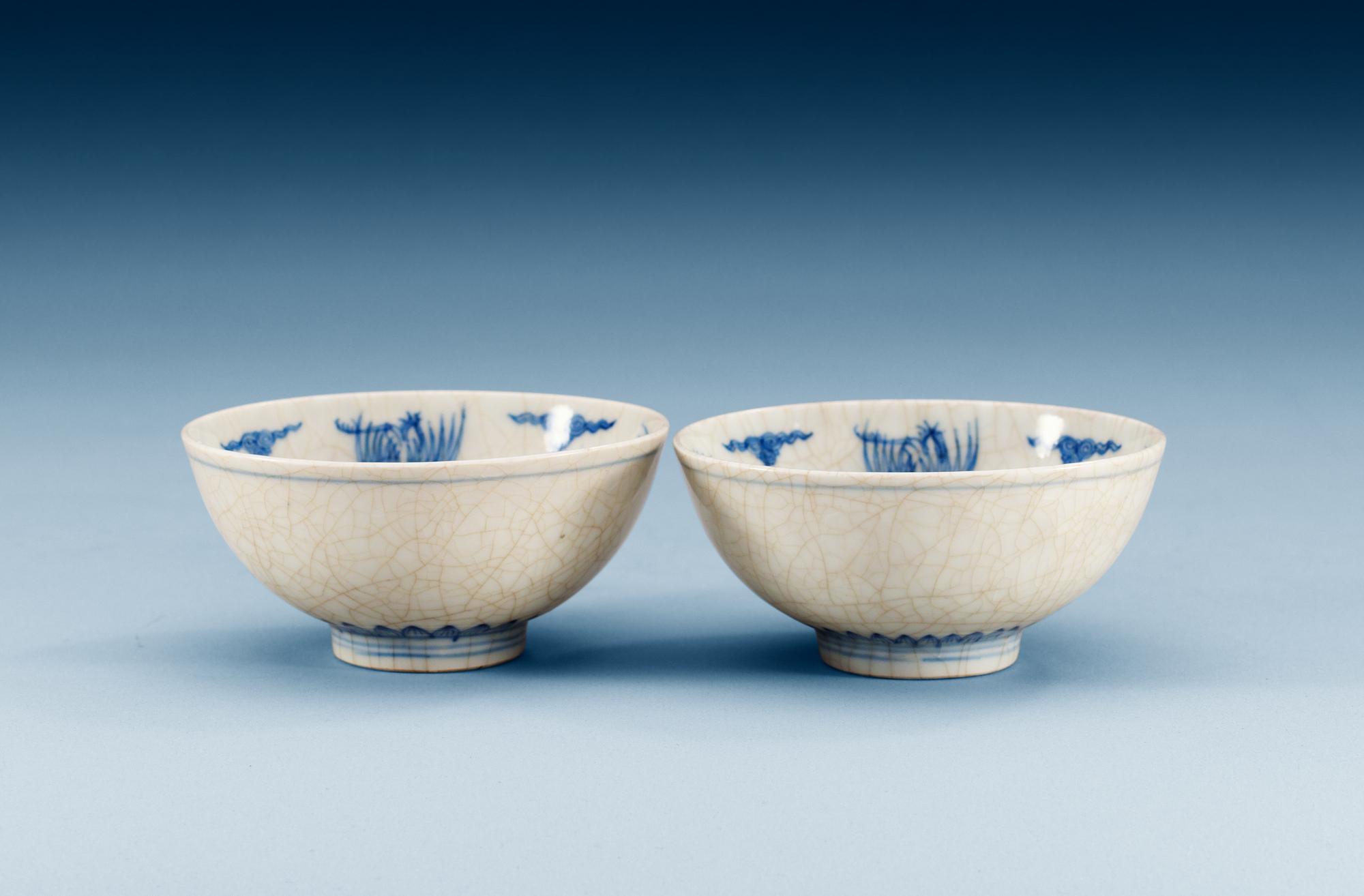 A pair of blue and white bowls, Qing dynasty (1644-1912), with Chenghua´s six character mark.
