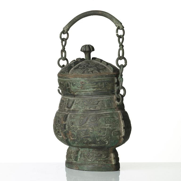 An archaistic bronze vessel with cover, presumably Ming dynasty (1368-1644).