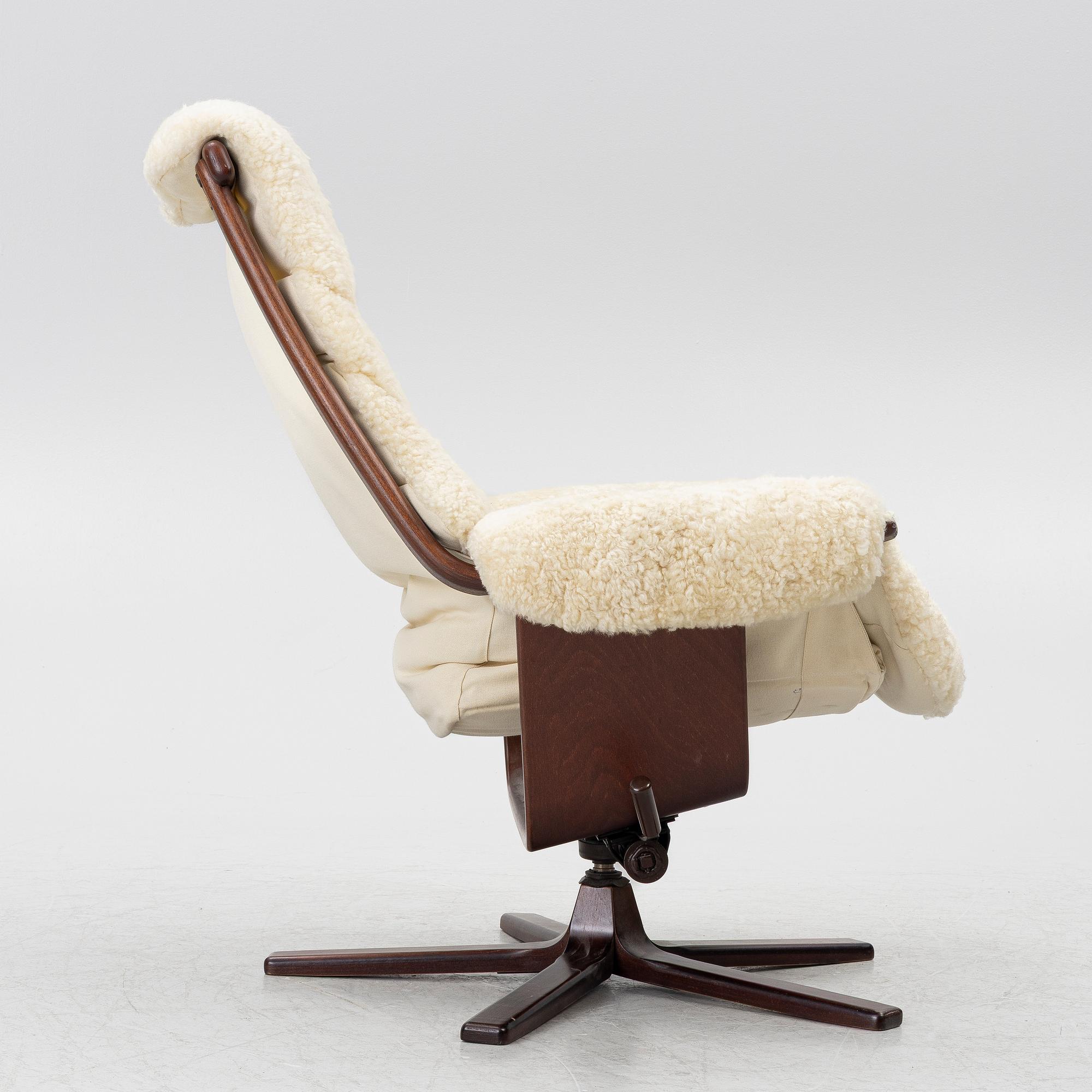 A swivel armchair, Göte Möbel, second half of the 20th century.