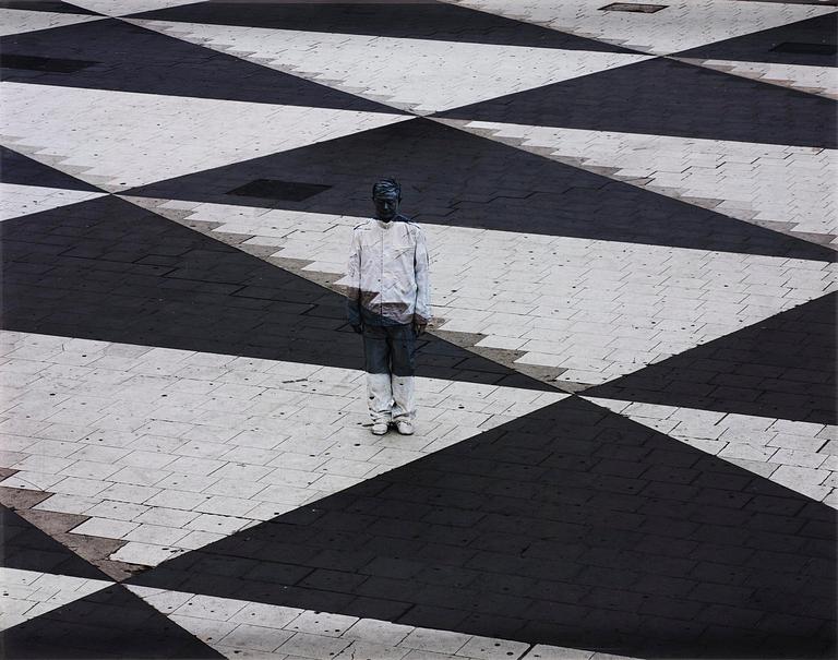 Liu Bolin, "No 1 Square", 2011.