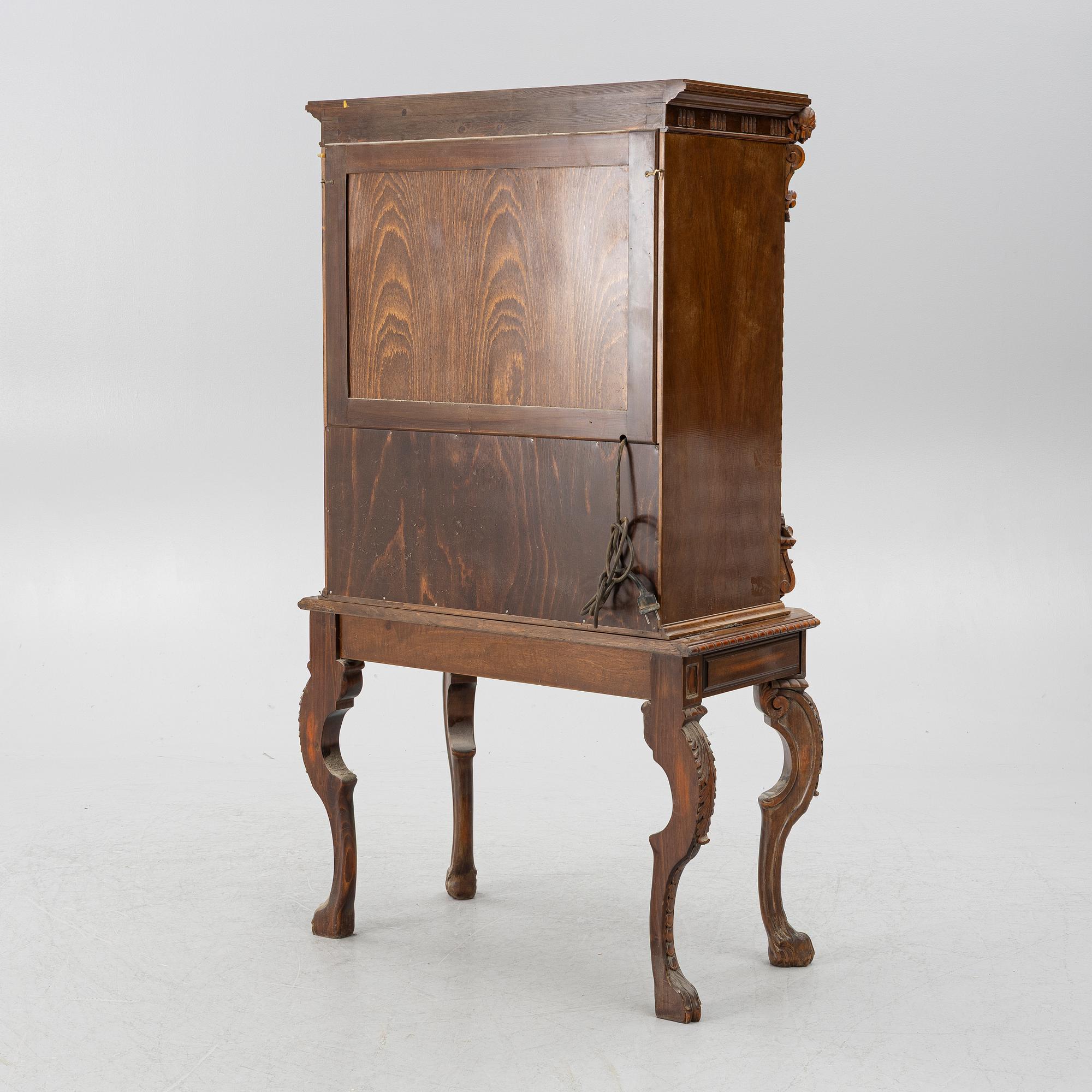 Barskåp, barockstil, 1900-talets andra hälft.