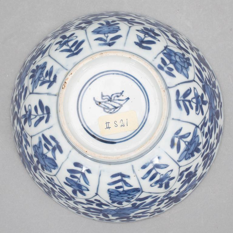 SKÅL, porslin. Qing dynastin, Kangxi (1662-1722).