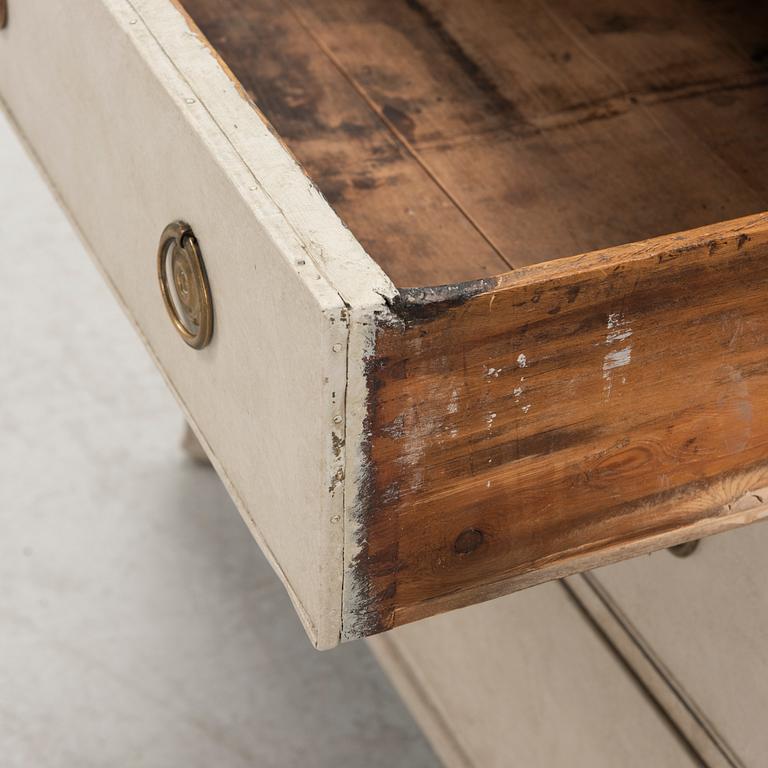 A late Gustavian chest of drawers, 19th century.