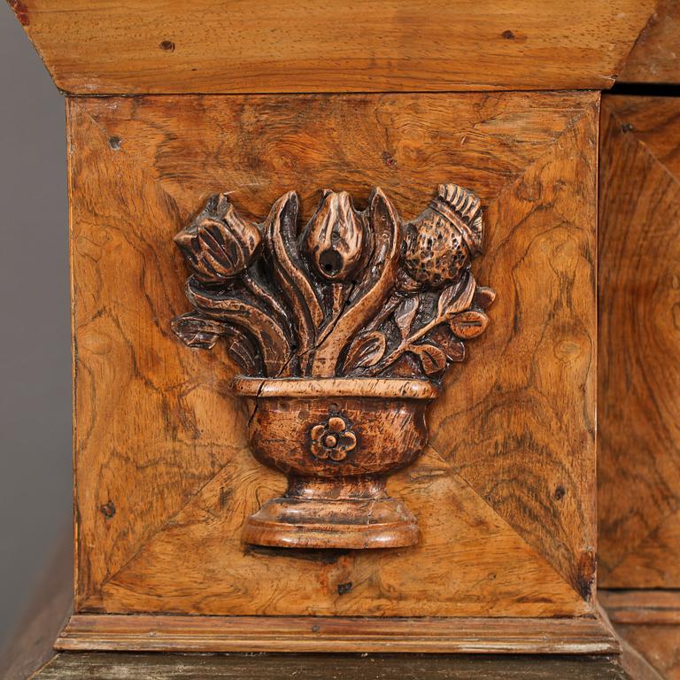 SALSSKÅP, barockstil, 1800-tal.