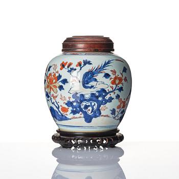An imari jar, Qing dynasty, 18th century.