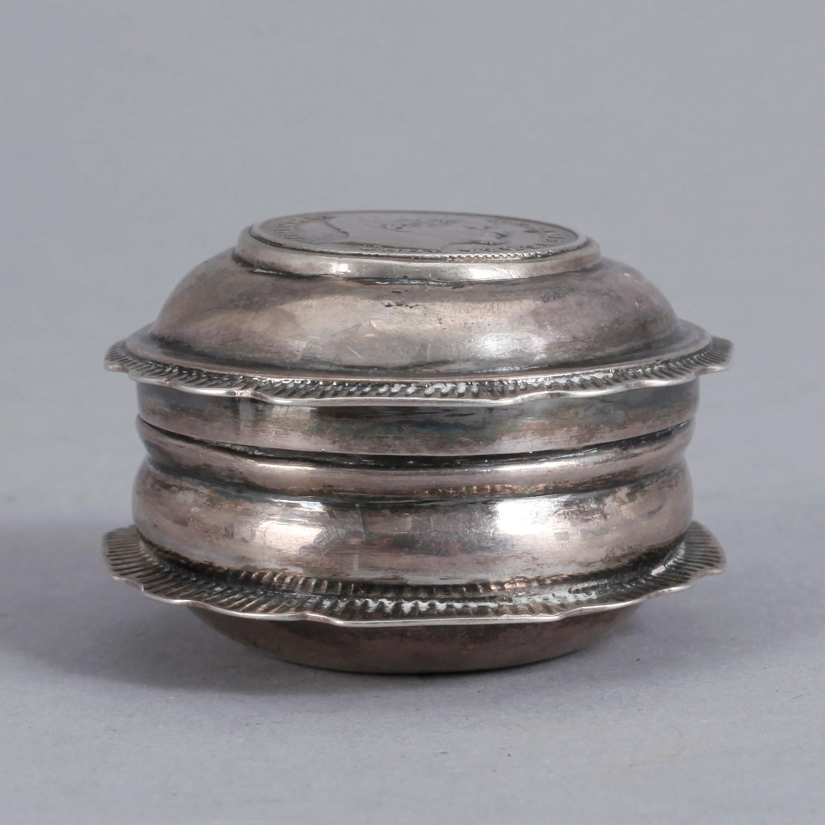 KYRKDOSA, silver, nära utplånade stämplar, troligen Sverige, 1800-tal. Vikt ca 37 gram.