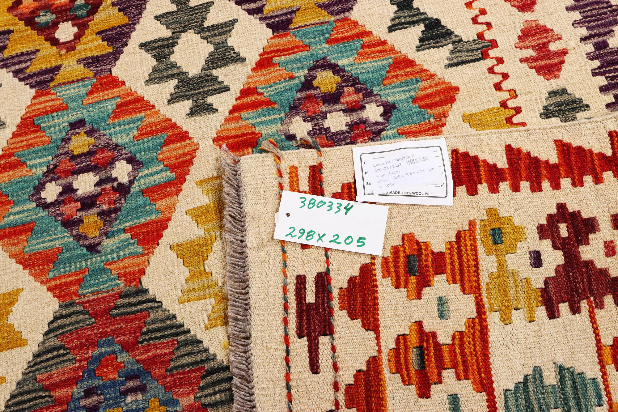 A Kilim carpet, c. 298 x 205 cm.
