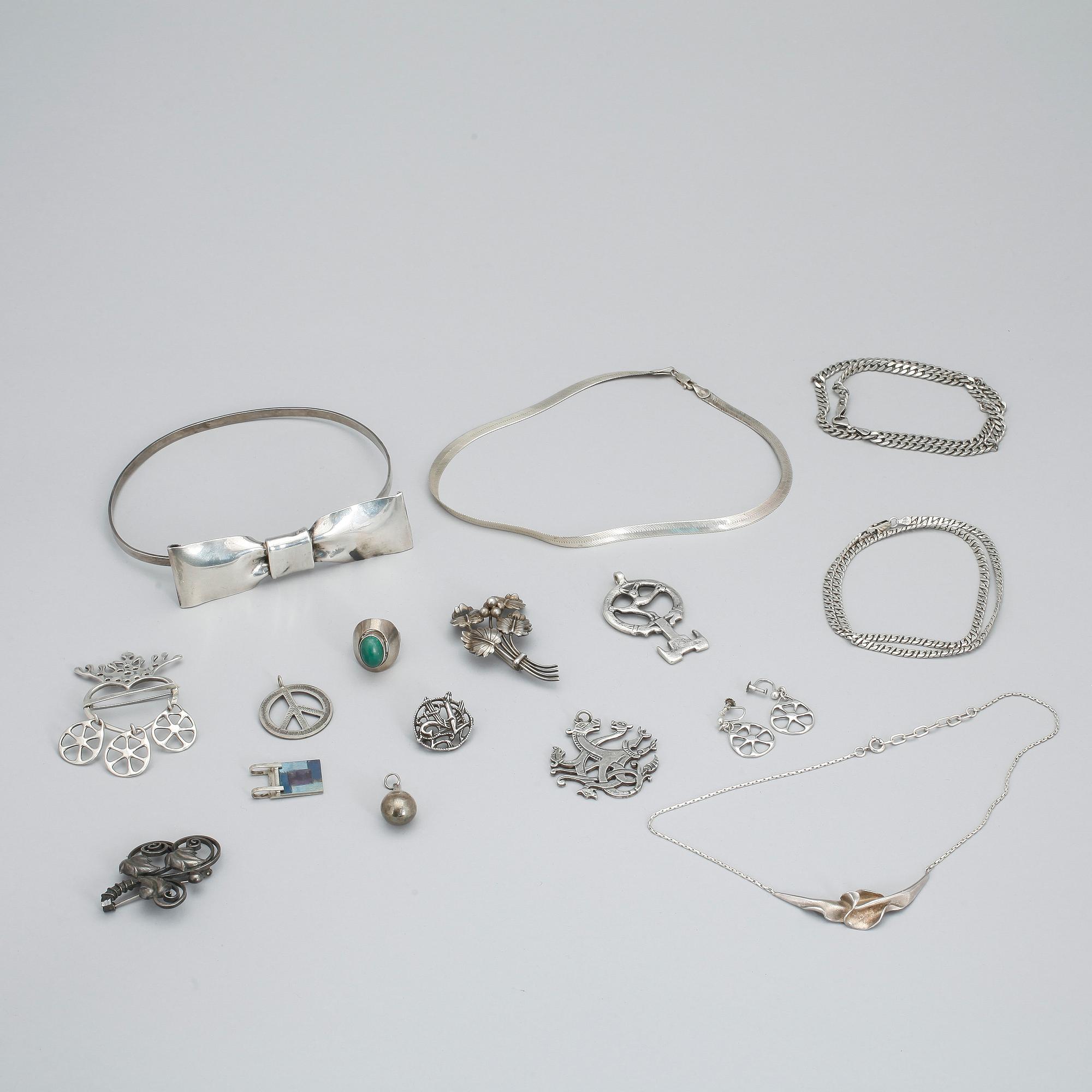 PARTI SMYCKEN, 16 stycken, silver, Sverige, 1900-talets andra hälft. Total vikt ca 245 gram.