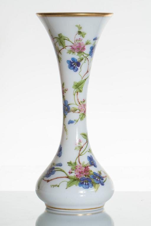 VAS, omkring 1900, flussglas med målad dekor.