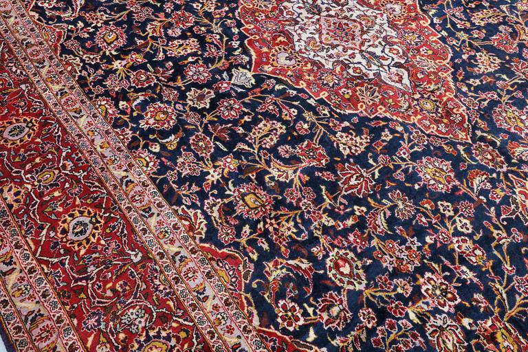 A Keshan carpet, approx. 475 x 304 cm.