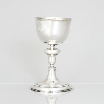 An 18th century parcel-gilt silver cup and paten, Sint 1712.