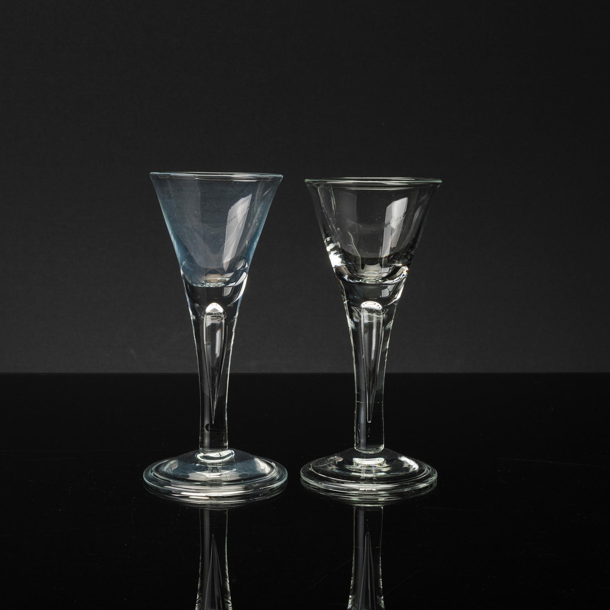 VINGLAS, SNAPSGLAS samt VATTENGLAS, 7+13+6=26 delar, "Enhörna", IKEA:s 1700-talserie, 1994.