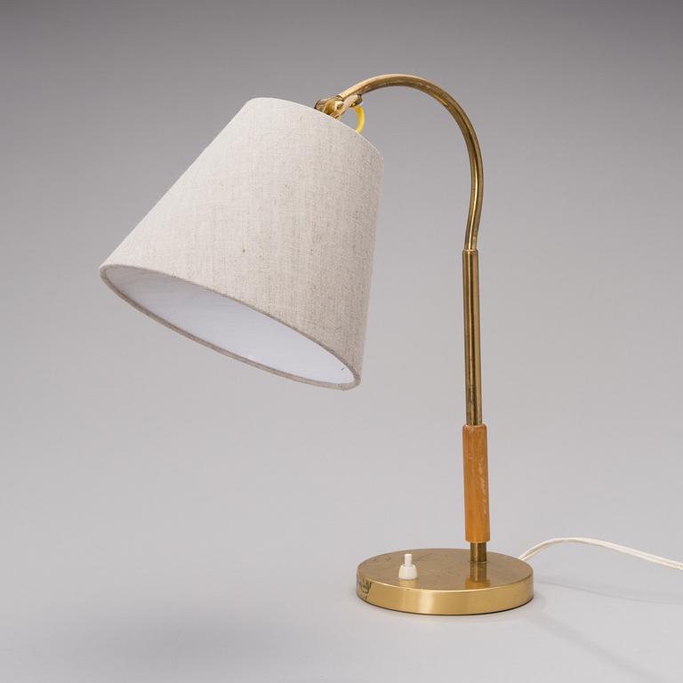 PAAVO TYNELL, BORDSLAMPA, modell 9201. Tillverkare Taito Oy, 1940-tal.
