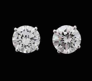 1068. EARSTUDS, brilliant cut diamonds, 1.05 cts and 1.03 cts acc. to HRD cert.